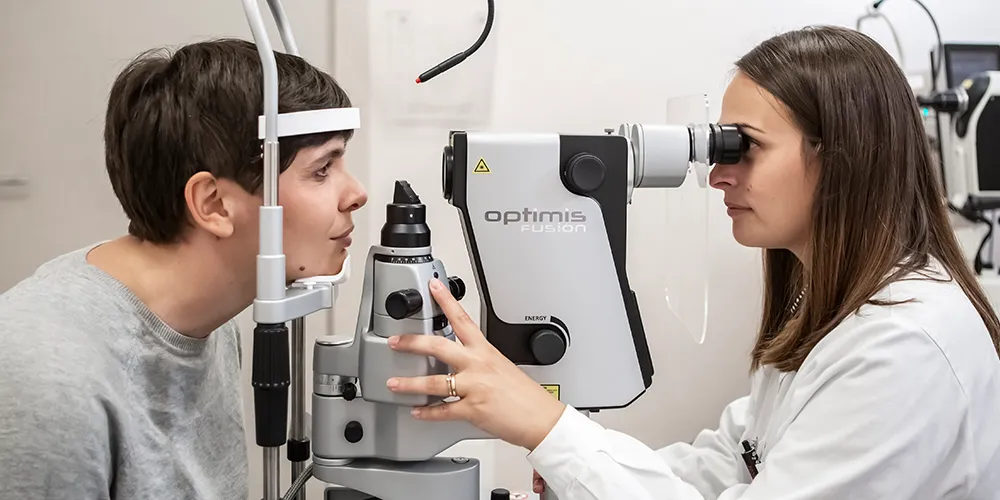 Visita oculistica con laser