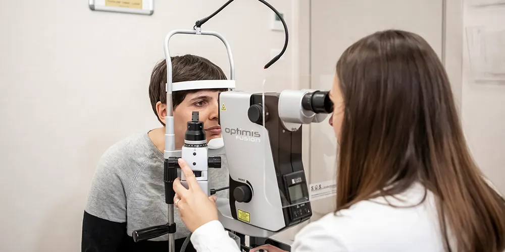 Visita oculistica con laser