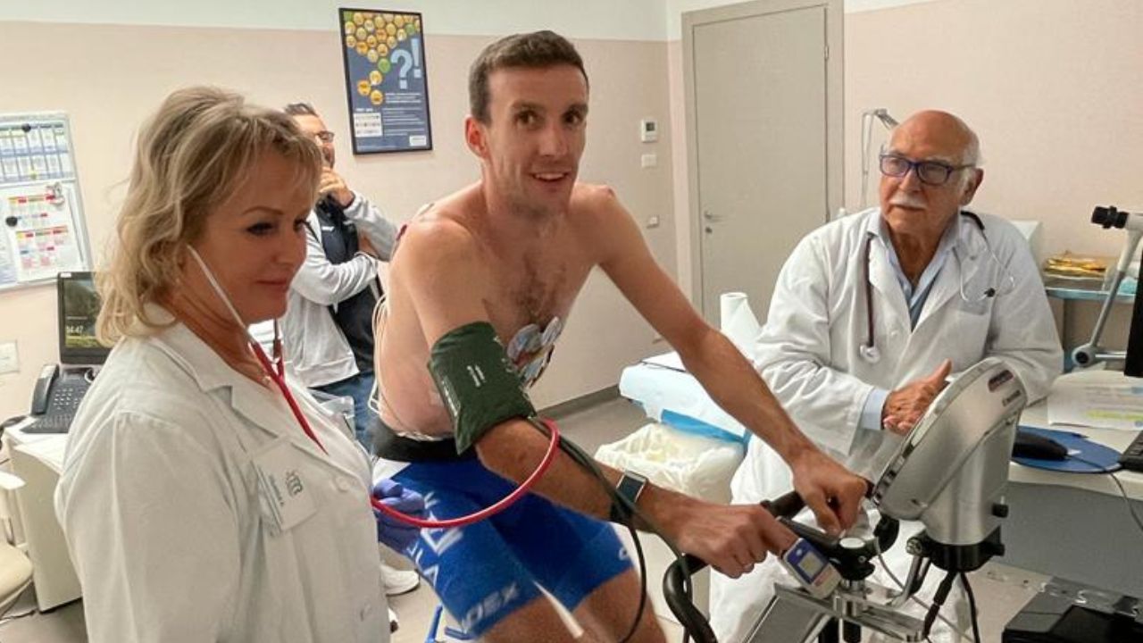 Atleta squadra Jaico Alula durante visita sportiva